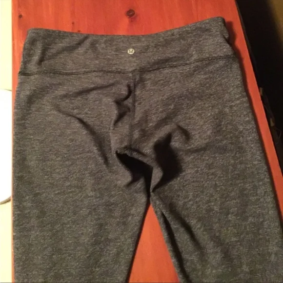 Lululemon reversible crops - Picture 2 of 4